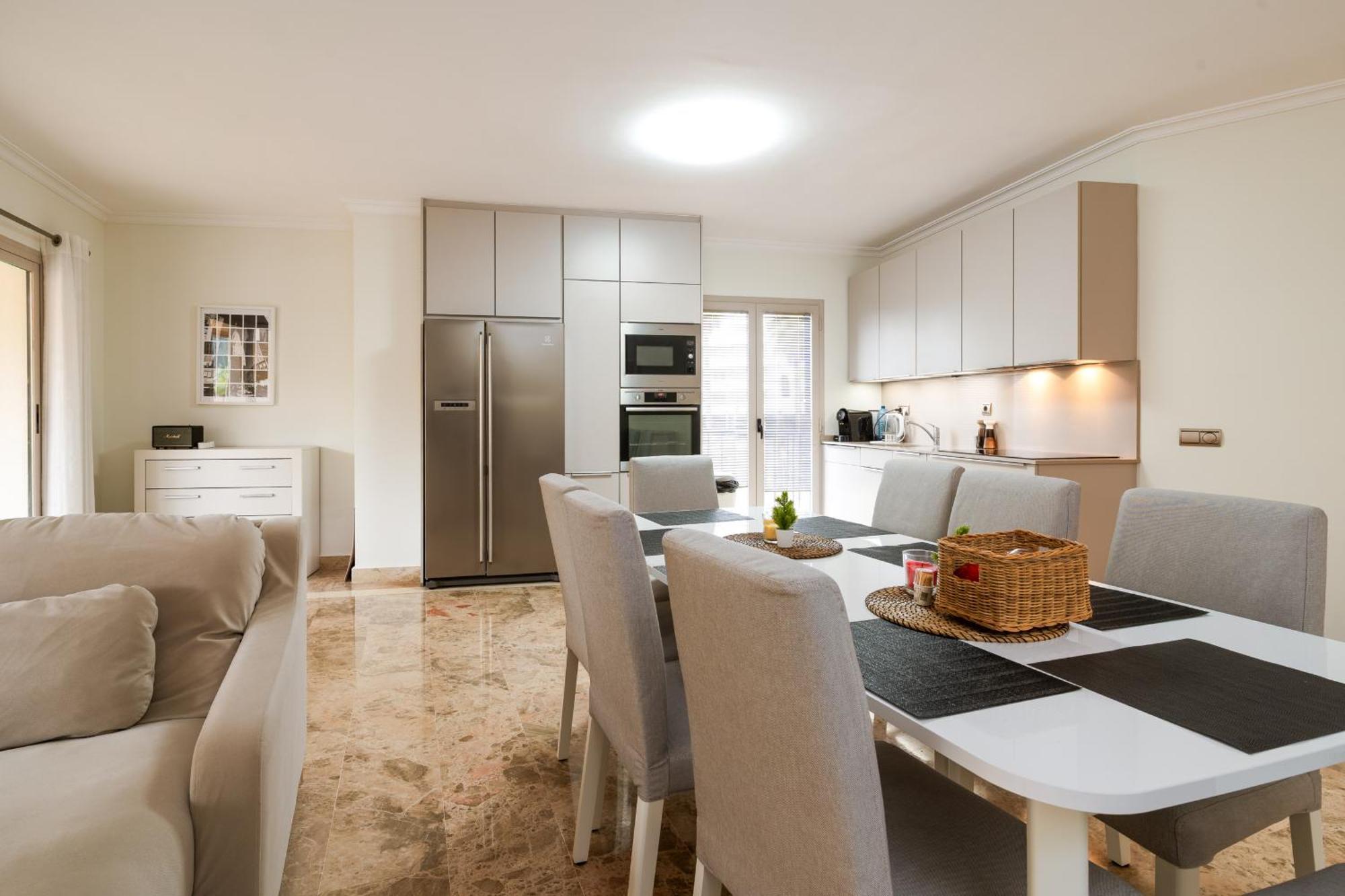 Jazmines - Spacious Four Bedroom In San Apartment